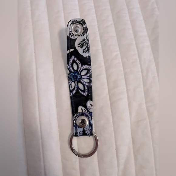 vera bradley key holder keychain - Picture 4 of 4